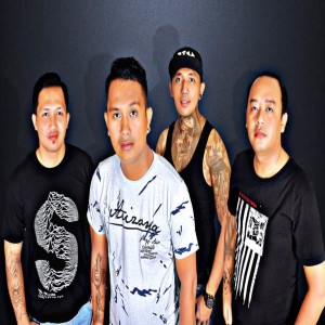 收聽Key plus Band的Tetap Setia歌詞歌曲
