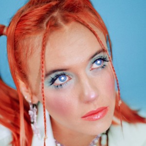 ดาวน์โหลดและฟังเพลง Labelless พร้อมเนื้อเพลงจาก Hallie