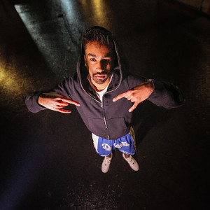 收聽DEE PRODUCTION的يصير يصير (Explicit)歌詞歌曲