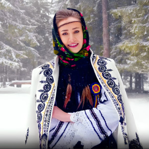 Listen to Deschide Gazda Ușă song with lyrics from Geanina Gavrilă