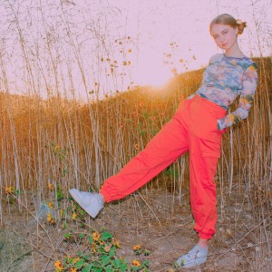 ดาวน์โหลดและฟังเพลง Sugar Water พร้อมเนื้อเพลงจาก Claire Rosinkranz