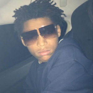 ดาวน์โหลดและฟังเพลง Sold Up (Explicit) พร้อมเนื้อเพลงจาก RI$K