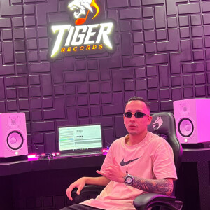 Album MTG BOLSO CHEIO DE MALOTE (Explicit) from DJ GUIZIN LC