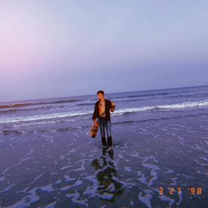 收聽Liam Davis的Just Hold On歌詞歌曲