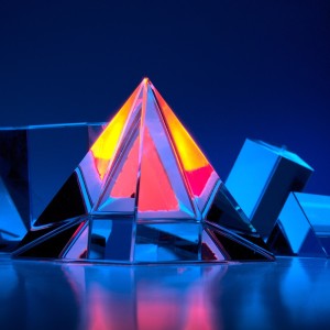 Dengarkan lagu Tyranny nyanyian RvR dengan lirik