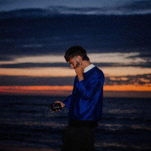 Listen to Le bruit des vagues song with lyrics from Shaga