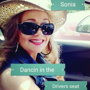 ดาวน์โหลดและฟังเพลง Dancin' in the Driver's Seat พร้อมเนื้อเพลงจาก Sonia