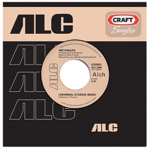 ดาวน์โหลดและฟังเพลง Universal Studios (Explicit) พร้อมเนื้อเพลงจาก The Alchemist