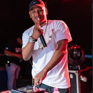 收听DJ DIEGO O ÚNICO的Quebrando Tudo no Beat Fino (Remix|Explicit)歌词歌曲