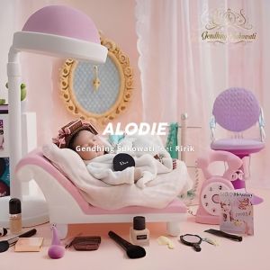 Listen to Alodie song with lyrics from Gendhing Sukowati