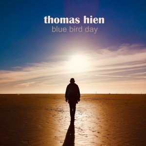 ดาวน์โหลดและฟังเพลง Blue Bird Day พร้อมเนื้อเพลงจาก Thomas Hien