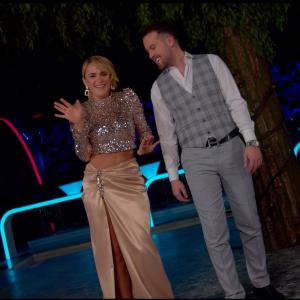 ดาวน์โหลดและฟังเพลง Hile พร้อมเนื้อเพลงจาก Kushtrim Kelani