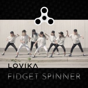 ดาวน์โหลดและฟังเพลง Fidget Spinner พร้อมเนื้อเพลงจาก Lovika