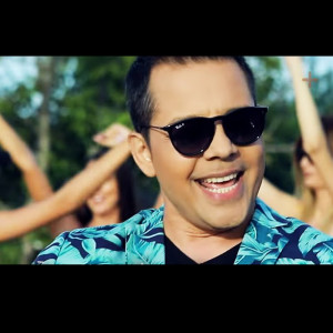Listen to Esti totul song with lyrics from Adrian Minune