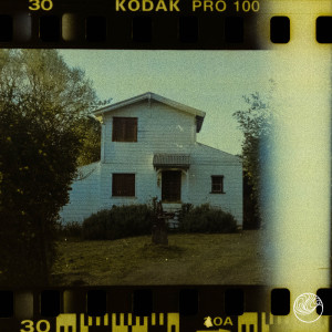 Dengarkan lagu Raumschrot nyanyian Half Empty dengan lirik