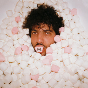 ดาวน์โหลดและฟังเพลง You พร้อมเนื้อเพลงจาก Benny Blanco