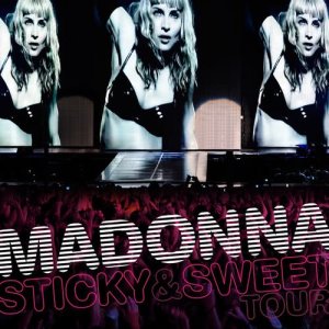 ดาวน์โหลดและฟังเพลง You Must Love Me (Live) พร้อมเนื้อเพลงจาก Madonna