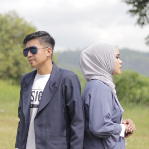 Listen to Asa Ado Usaho Pasti Ado Rasaki song with lyrics from Miftah Wahdini