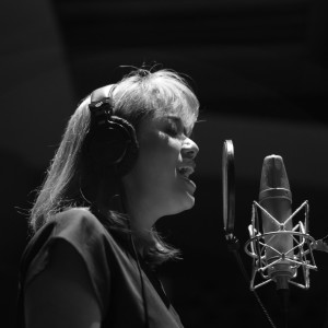 Listen to Tersenyumlah song with lyrics from Ika Rosarie