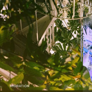 收听Realizer的Still Swimming歌词歌曲