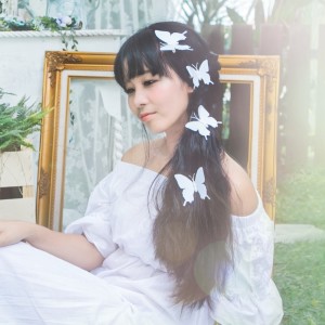 Listen to Monotos Oku song with lyrics from Sheron Tan