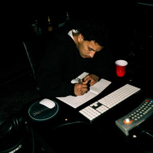 收聽Iamvedo的Alone (Explicit)歌詞歌曲