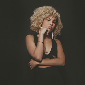 ดาวน์โหลดและฟังเพลง As Rosas Não Falam พร้อมเนื้อเพลงจาก Tininha