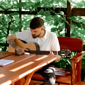 Listen to Тонет song with lyrics from Jecito