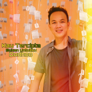Dengarkan Kau Tercipta Bukan Untukku lagu dari Dodhoo dengan lirik