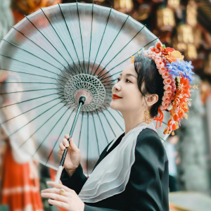 Listen to 心念一香 (伴奏) song with lyrics from 陈姿