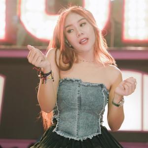 收聽Yessy Diana的Memilih Jomblo歌詞歌曲