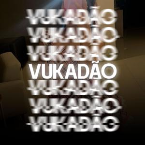 ดาวน์โหลดและฟังเพลง Vukadão (feat. Mc Vuk Vuk, Re Studio & DJ Remizevolution) พร้อมเนื้อเพลงจาก DJ KIRIN