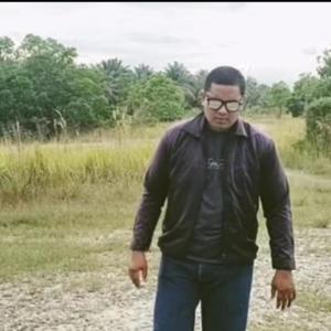 收聽puji的Gadis Ayu Kembang Brokoli歌詞歌曲