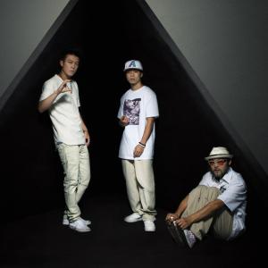 Dengarkan lagu Everywhere we go (feat. 應采兒) nyanyian MC仁 dengan lirik