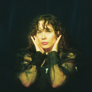 ดาวน์โหลดและฟังเพลง Tärning พร้อมเนื้อเพลงจาก Lisa Howard