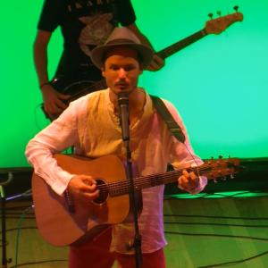 Listen to LES FEUILLES MORTES song with lyrics from Coco Illán