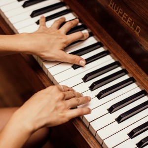 收聽Dave Bloom的Relaxing Piano歌詞歌曲