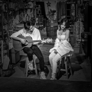 Dengarkan lagu Dursaydı Dünya (Akustik) nyanyian Melis Fis dengan lirik