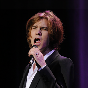 Amaury Vassili ดาวน์โหลดและฟังเพลงฮิตจาก Amaury Vassili