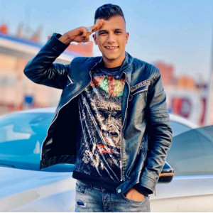 Listen to بكايا في عينهم جميل (عايز اجيب الزيج زاور) song with lyrics from Essam Saasa