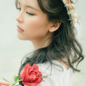 ดาวน์โหลดและฟังเพลง RIVER (Orn's Ver.) พร้อมเนื้อเพลงจาก Orn BNK48