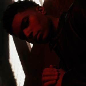 收聽Isaias的Stained歌詞歌曲