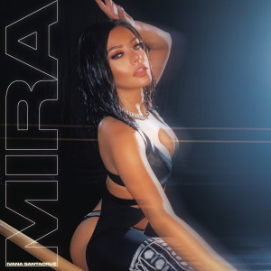 ดาวน์โหลดและฟังเพลง Mira พร้อมเนื้อเพลงจาก Ivana Santacruz