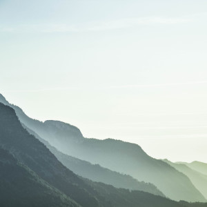 收聽Relaxing Spa Music的Creek & Rain Medley歌詞歌曲