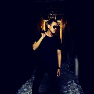 收聽Hasto的Menyesal歌詞歌曲