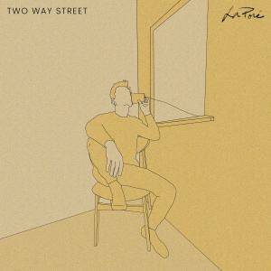 ดาวน์โหลดและฟังเพลง Two Way Street พร้อมเนื้อเพลงจาก La Poré