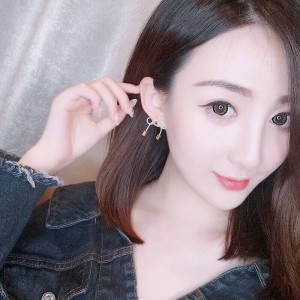 Dengarkan 老妹儿 (live) lagu dari 叶景秋 dengan lirik