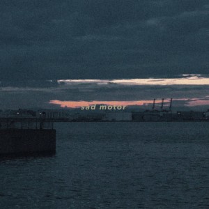 Dengarkan lagu sad motor (Single Version) nyanyian 春野 dengan lirik