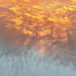 ดาวน์โหลดและฟังเพลง mías พร้อมเนื้อเพลงจาก amanece