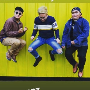 Listen to Ada Kamu song with lyrics from THREESUN